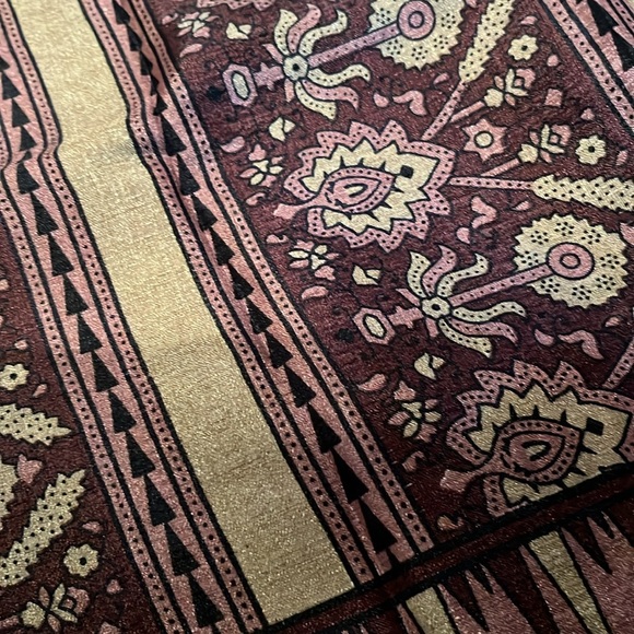 Maroon printed tussar silk saree. - Picture 4 of 5